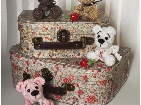 Bär / Bärchen und Erdbeeren - Häkelanleitung