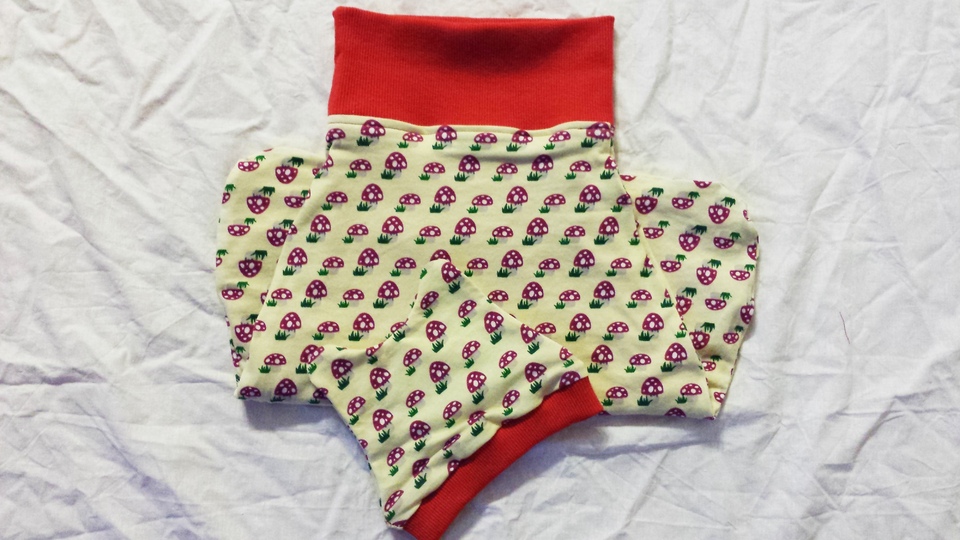 Pucksack und Erstlingsmütze