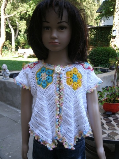 African Flower swingendes Jäckchen Häkelanleitung