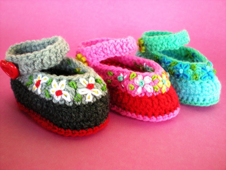 Häkelanleitung bestickte Babyballerinas
