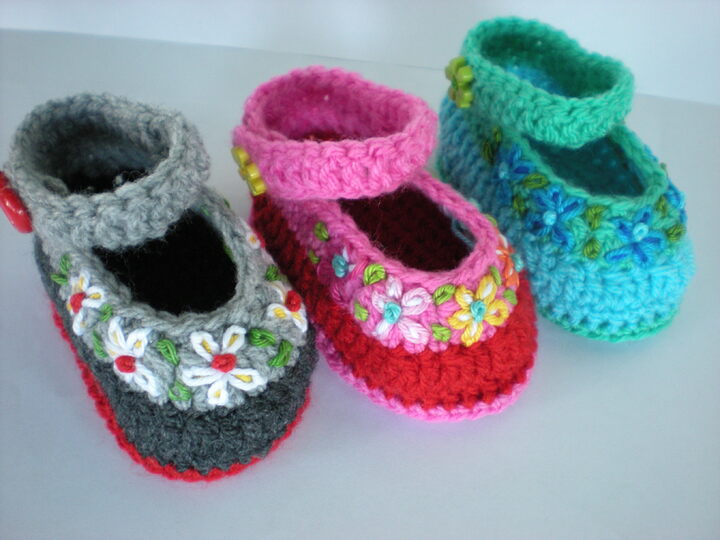 Häkelanleitung bestickte Babyballerinas