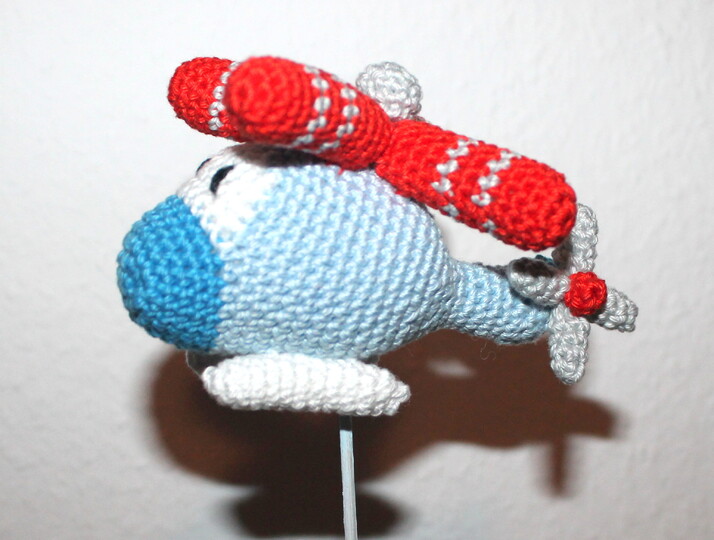 Crochet a Helicopter – baby rattle and grasping toy (EN & DE)