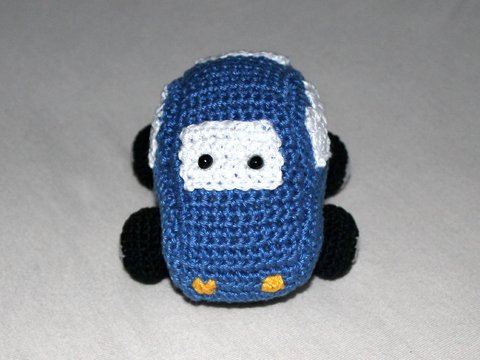 Crochet a Car – baby rattle and grasping toy (EN & DE)