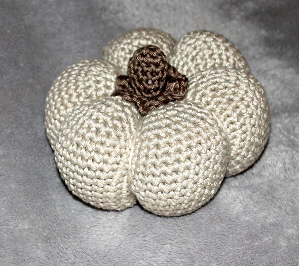 Pumpkins crochet pattern - 4 sizes, décor & Halloween, English & German