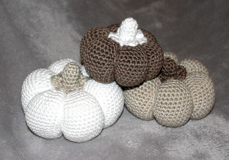 Pumpkins crochet pattern - 4 sizes, décor & Halloween, English & German