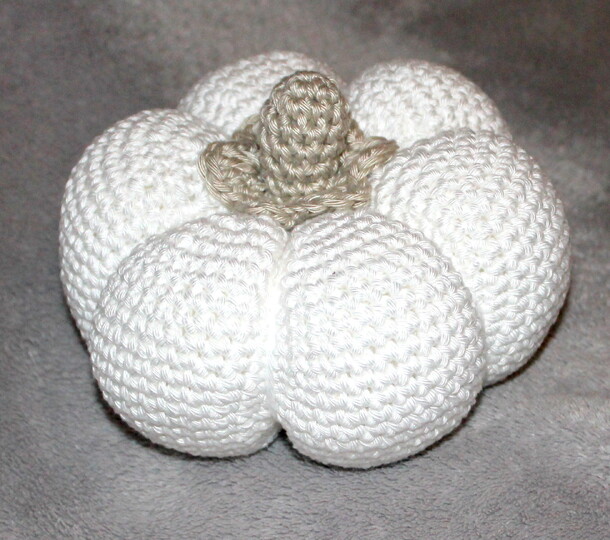 Pumpkins crochet pattern - 4 sizes, décor & Halloween, English & German
