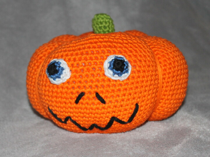 Pumpkins crochet pattern - 4 sizes, décor & Halloween, English & German