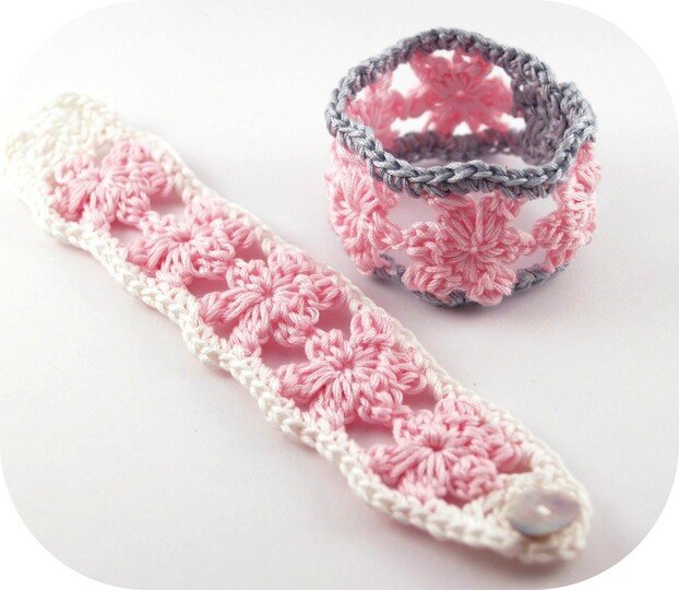 Häkelanleitung Blütenarmband & Ohrringe, gehäkelt (für Kinder)