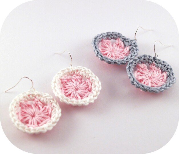 Häkelanleitung Blütenarmband & Ohrringe, gehäkelt (für Kinder)