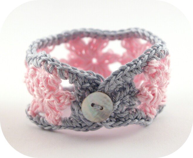 Häkelanleitung Blütenarmband & Ohrringe, gehäkelt (für Kinder)