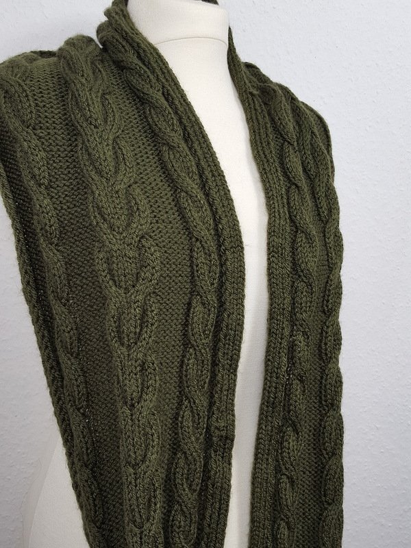 07 Strickanleitung XXL Loop Zopfmuster grün - Bild 4