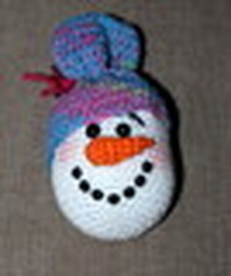 Schneemann-Türkranz häkeln – sieben Schneebälle mit Zubehör (DE & EN)