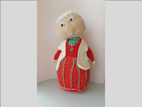 Oma im Weihnachtsgewand