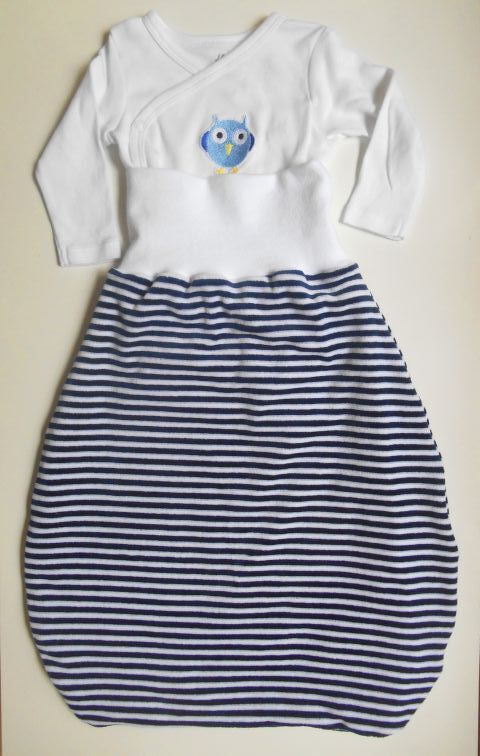 Babyschlafsack weißes Wickeloberteil blau-weiß gestreift Eulenstickerei