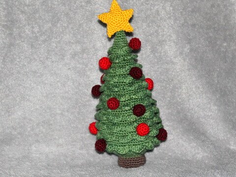 Tannenbaum häkeln – kleiner Weihnachtsbaum mit Stern (DE & EN)