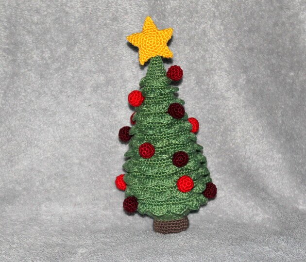 Tannenbaum häkeln – kleiner Weihnachtsbaum mit Stern (DE & EN)
