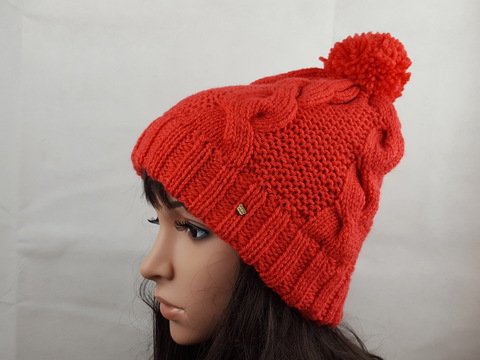 08 Strickanleitung BommelmützeZopfmuster rot