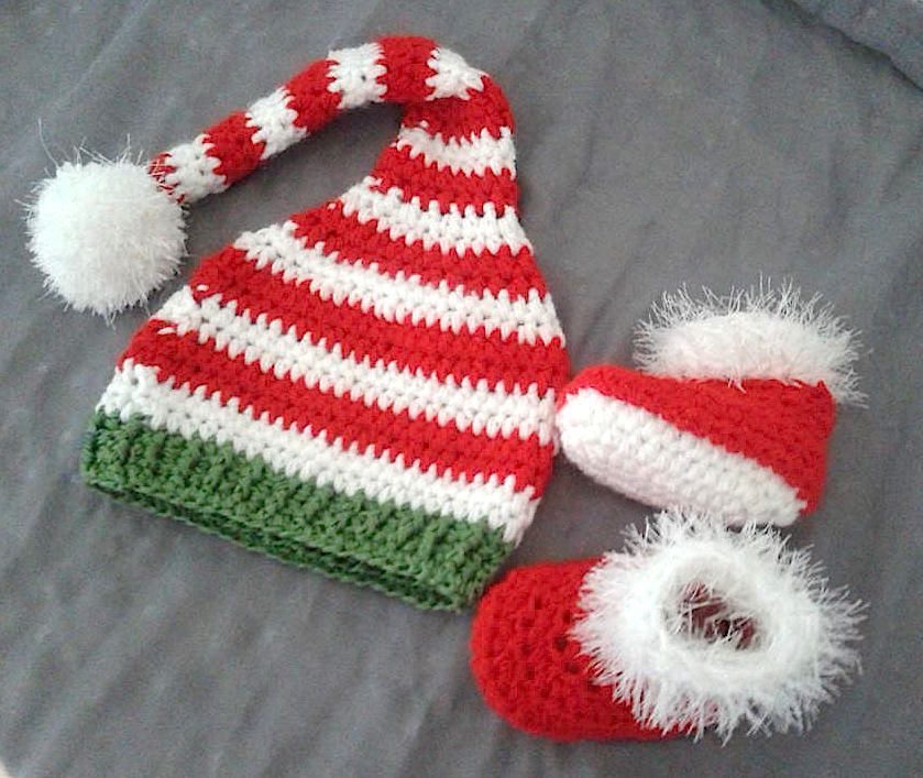 Gehäkelte rot-weiße Zipfelmütze mit Bommel und passende rote Babyschühchen mit flauschigem Rand