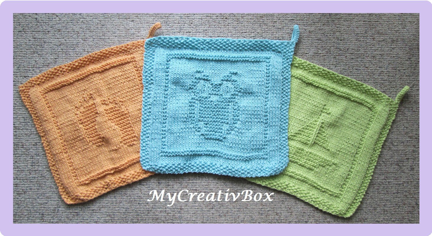 Drei gestrickte quadratische Topflappen in Orange, Hellblau und Hellgrün mit Seepferdchen-, Eulen- und Segelboot-Motiv.