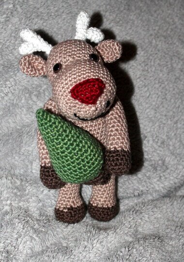 Crochet Reindeer Rudi with a Little Fir Tree – Pattern in English & German