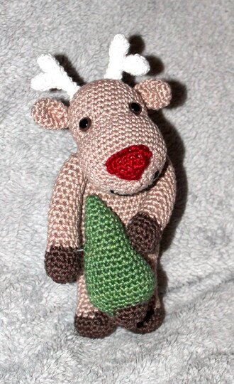 Crochet Reindeer Rudi with a Little Fir Tree – Pattern in English & German