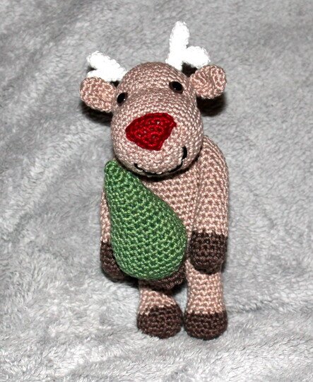 Crochet Reindeer Rudi with a Little Fir Tree – Pattern in English & German