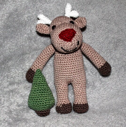 Crochet Reindeer Rudi with a Little Fir Tree – Pattern in English & German
