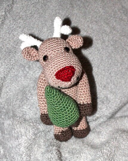 Crochet Reindeer Rudi with a Little Fir Tree – Pattern in English & German
