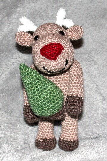 Crochet Reindeer Rudi with a Little Fir Tree – Pattern in English & German