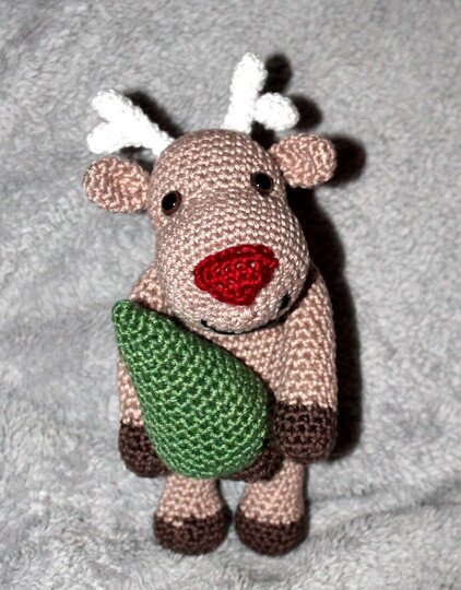 Crochet Reindeer Rudi with a Little Fir Tree – Pattern in English & German