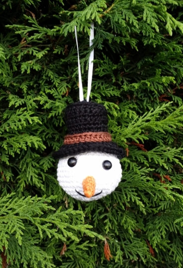 Häkelanleitung Christbaumkugel Schneemann