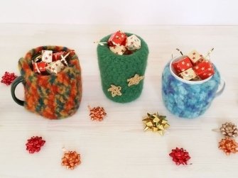 Gehäkelte, gefilzte Tassenwärmer + Becherhüllen, Weihachtsgeschenk