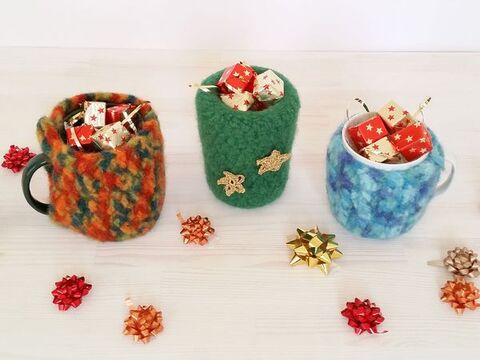 Gehäkelte, gefilzte Tassenwärmer + Becherhüllen, Weihachtsgeschenk
