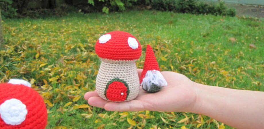 Little Gnomes with Mushroom Houses, Amigurumi crochet pattern