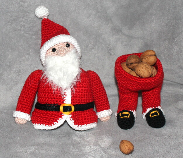 Weihnachtsmann häkeln – zum Aufklappen und Befüllen (DE & EN)