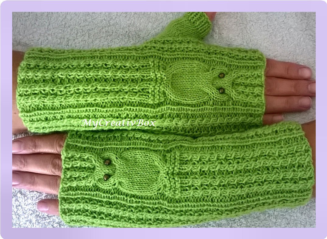 Handstulpen/Pulswärmer "Eulentanz" für Erwachsene gestrickt - Bild 4