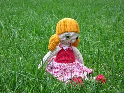 Flora - Amigurumi Puppe Häkelanleitung