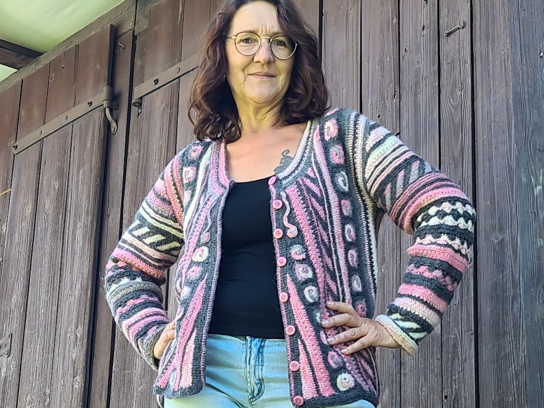 Frauhohmanns Kreisjacke mit Knopfleiste, gehäkelt und gestrickt - Bild 4