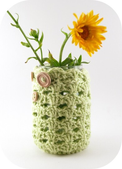 Blog-Inhaltsbild für 'Upcycling: Alte Schraubgläser zu Mini-Vasen um-häkeln'