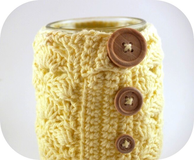 Blog-Inhaltsbild für 'Upcycling: Alte Schraubgläser zu Mini-Vasen um-häkeln'