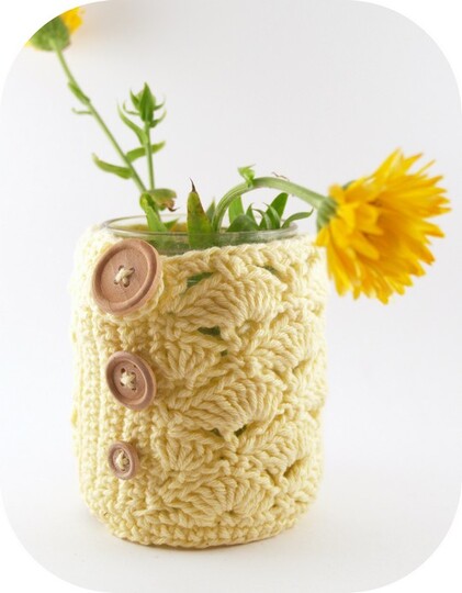 Blog-Inhaltsbild für 'Upcycling: Alte Schraubgläser zu Mini-Vasen um-häkeln'