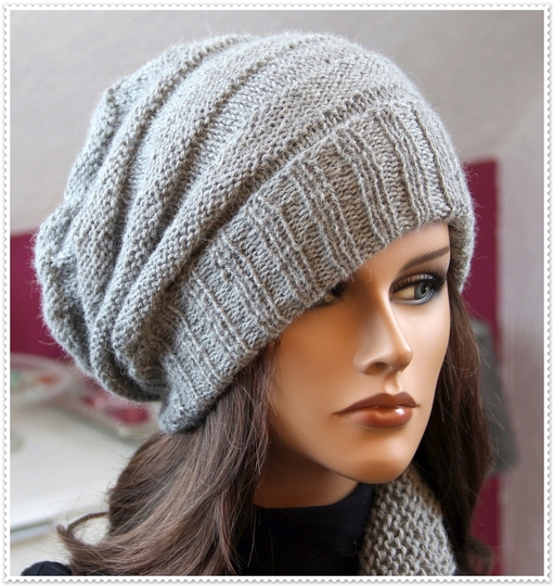 Moderne Sloucy-Mütze mit Schal - Strickanleitung