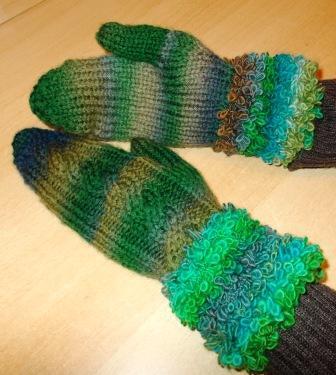 Fäustlinge mit Loop - Rand (Gr. S - M)