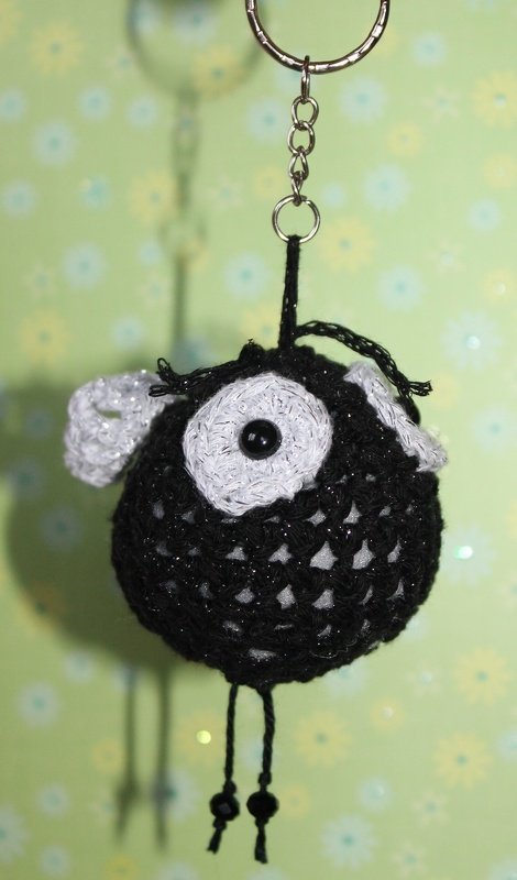 Häkelanleitung Schlüsselanhänger Fliege