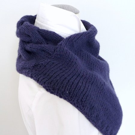 Knitting Pattern - Cable-Knit Triangular Scarf - No.110E
