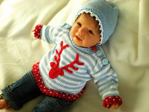 Babypullover mit Mütze