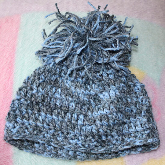 Baby Mütze mit großem Puschel