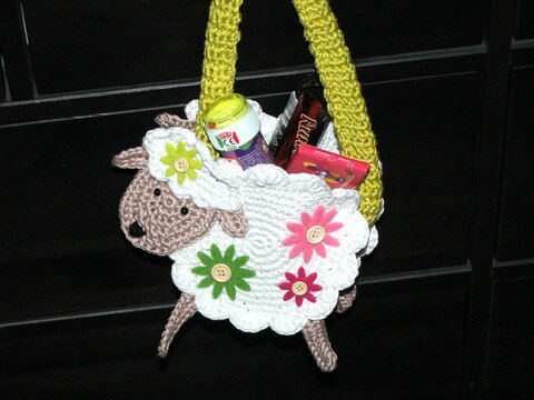 Häkelanleitung Lammkörbchen mit Blumen