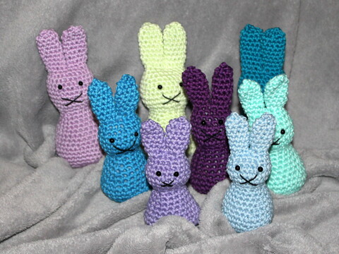 Crochet Easter Bunnies – Three Sizes, Worked in One Piece (EN & DE)