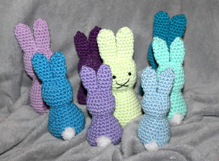 Crochet Easter Bunnies – Three Sizes, Worked in One Piece (EN & DE)